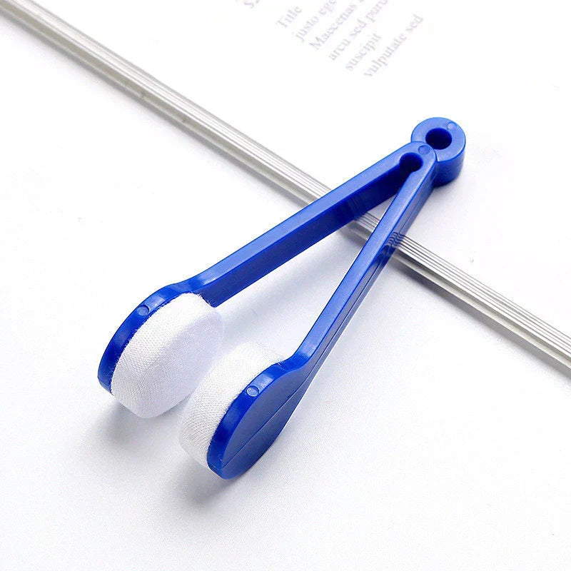 2-in-1 Microfibre Lens Cleaner — product view